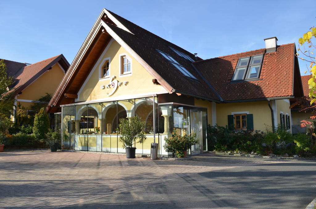 Weingut Skoff Original Hotel กัมลิทซ์ ภายนอก รูปภาพ
