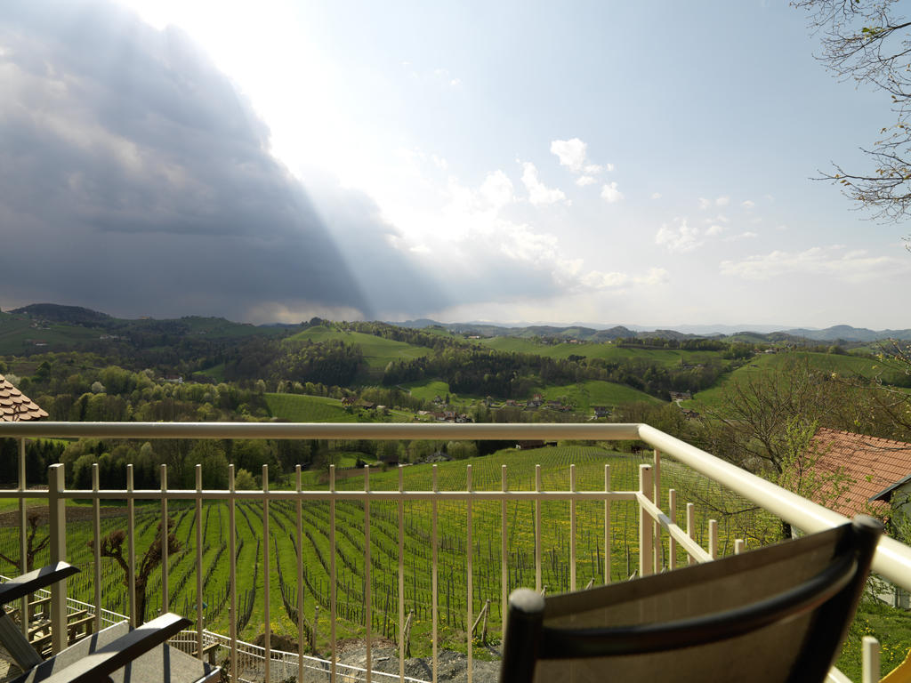 Weingut Skoff Original Hotel กัมลิทซ์ ภายนอก รูปภาพ