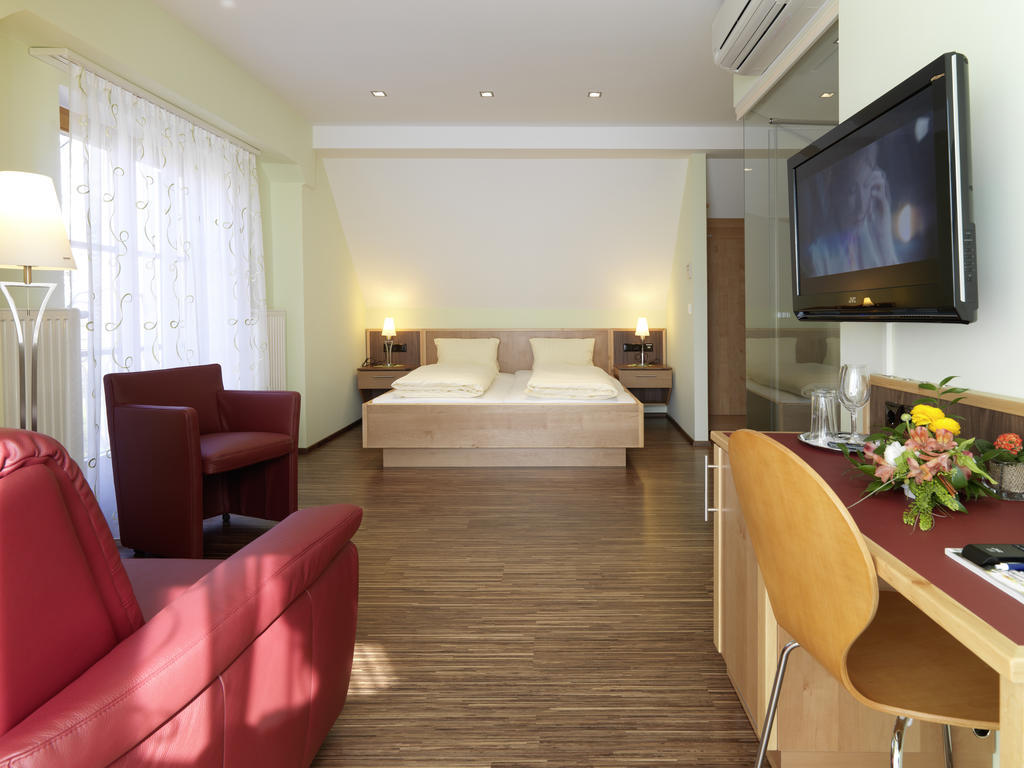 Weingut Skoff Original Hotel กัมลิทซ์ ภายนอก รูปภาพ