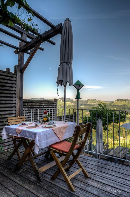 Weingut Skoff Original Hotel กัมลิทซ์ ภายนอก รูปภาพ