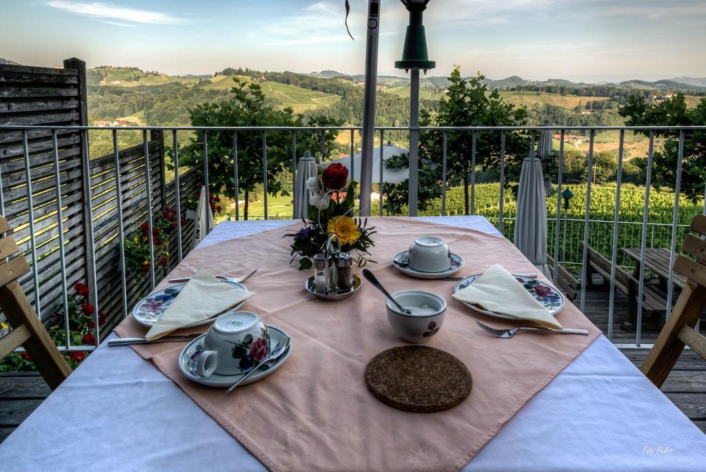 Weingut Skoff Original Hotel กัมลิทซ์ ภายนอก รูปภาพ