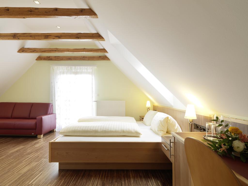 Weingut Skoff Original Hotel กัมลิทซ์ ภายนอก รูปภาพ