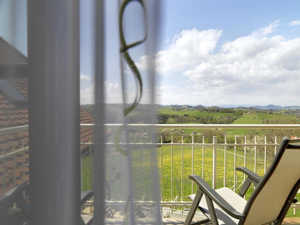 Weingut Skoff Original Hotel กัมลิทซ์ ภายนอก รูปภาพ