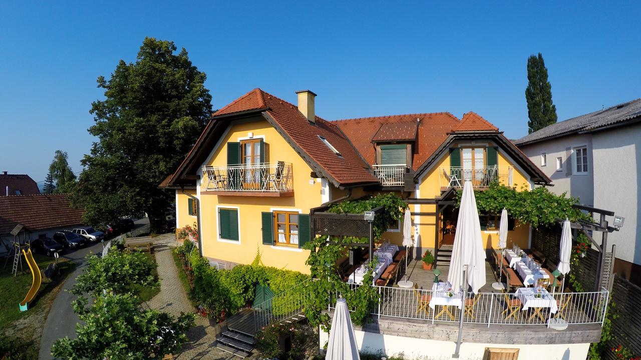 Weingut Skoff Original Hotel กัมลิทซ์ ภายนอก รูปภาพ
